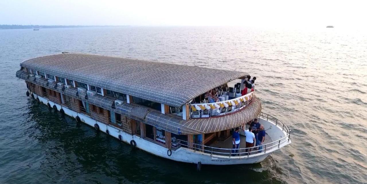 فندق كوزي هاوس بوت Alappuzha المظهر الخارجي الصورة