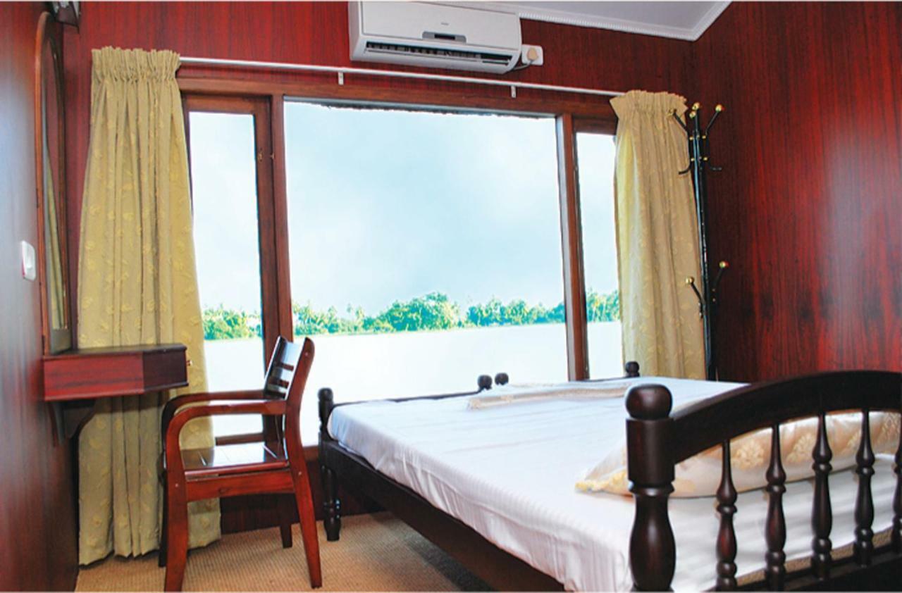 فندق كوزي هاوس بوت Alappuzha المظهر الخارجي الصورة